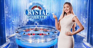 一張《水晶輪盤 Crystal Roulette》的宣傳圖片，畫面中央為獨特的透明水晶輪盤與旋轉中的白色小球，搭配閃耀的水晶光影效果與高級攝影棚場景。真人荷官身穿正式禮服站在輪盤旁，背景以藍紫色燈光與水晶元素點綴，營造出奢華且充滿未來感的真人輪盤氛圍，展現經典歐式輪盤與現代設計的結合。